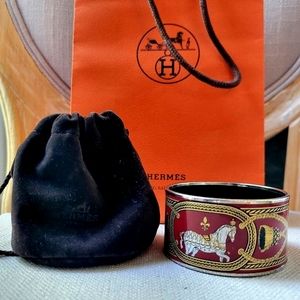 HERMÈS Rare signature Horse 🐎 and tassels enamel bangle-Made in AUSTRIA 1.25in